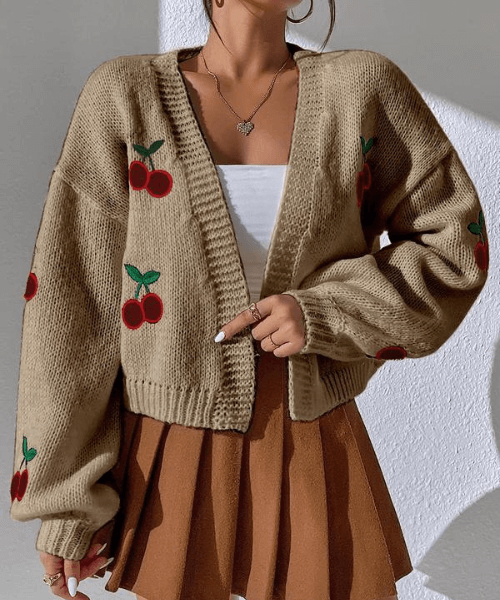 Strickjacke mit Kirschmuster